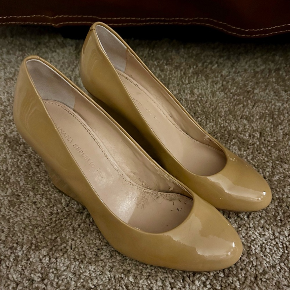 Banana Republic Tan Pumps